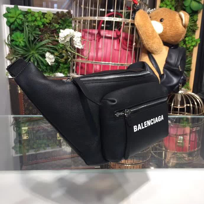 BALENCIAG巴黎世家 櫃同步更新 小牛皮 斜挎胸包腰包 簡約兩用包  BL1274